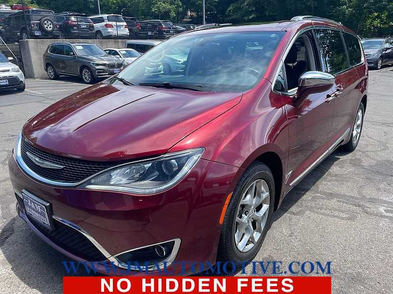 2017 Chrysler Pacifica Limited's photo