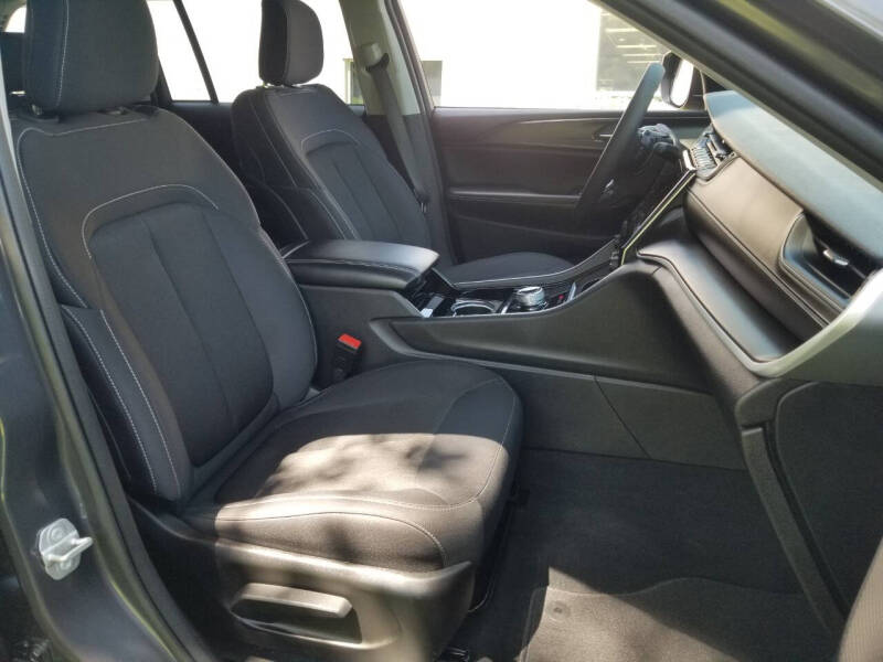 2023 Jeep Grand Cherokee Laredo