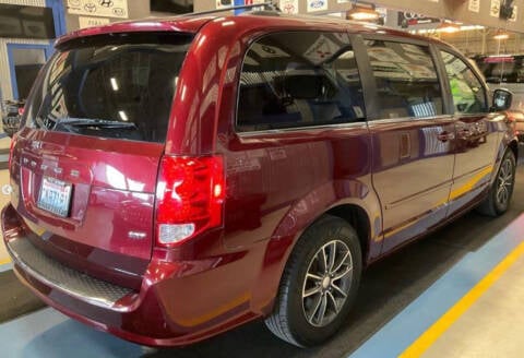 2017 Dodge Grand Caravan for sale at CLEAR CHOICE AUTOMOTIVE in Milwaukie OR