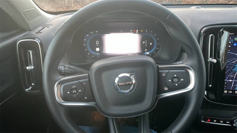 2025 Volvo XC40 B5 Core Bright Theme
