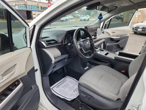 2021 Toyota Sienna LE 8-Passenger