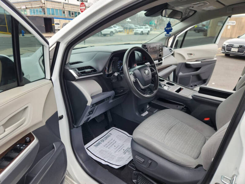 2021 Toyota Sienna LE 8-Passenger