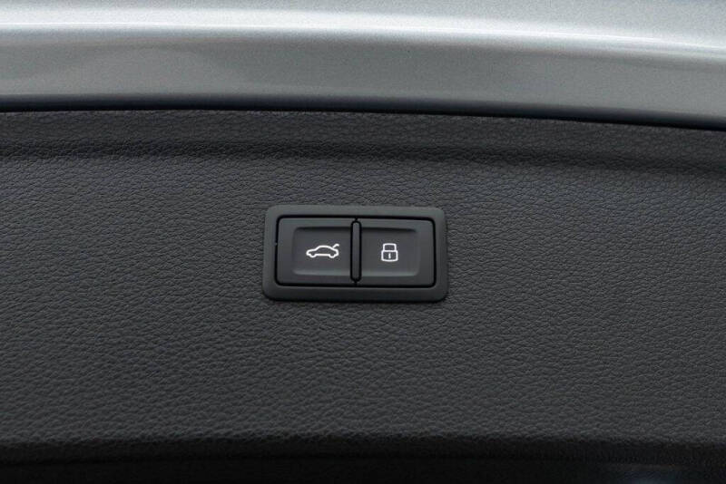 2024 Audi Q5 e quattro S line Premium 55 TFSI