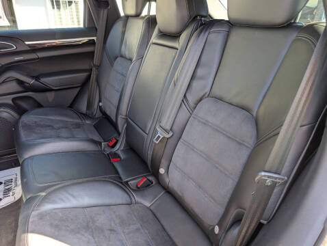 2017 Porsche Cayenne Platinum Edition