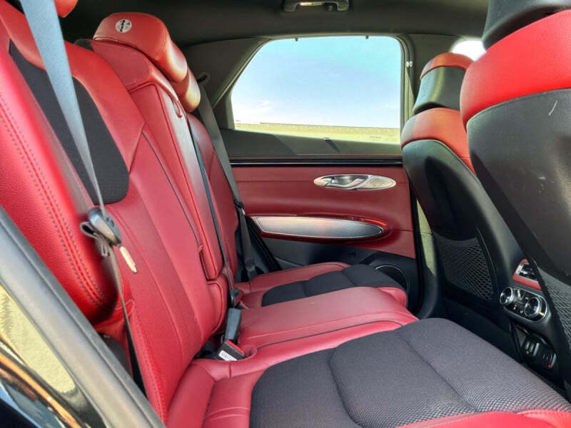 2023 Genesis GV70 2.5T Standard