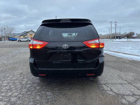 2017 Toyota Sienna LE 8-Passenger