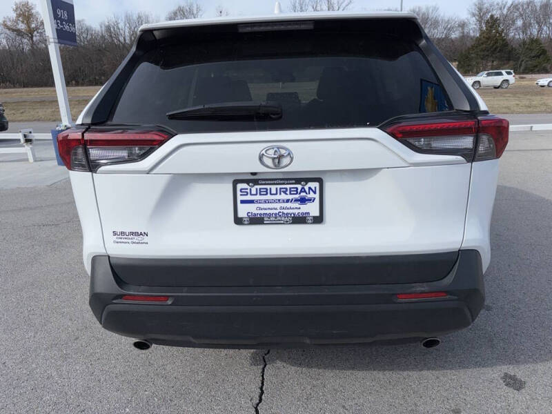 2019 Toyota RAV4 LE