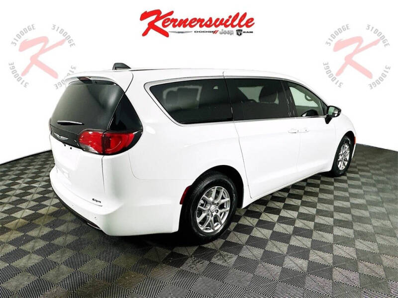 2026 Chrysler Voyager LX