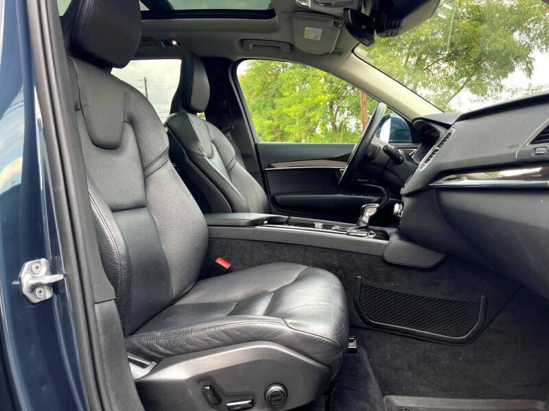 2019 Volvo XC90 T6 Momentum