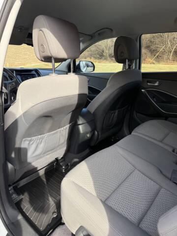 2017 Hyundai Santa Fe SE