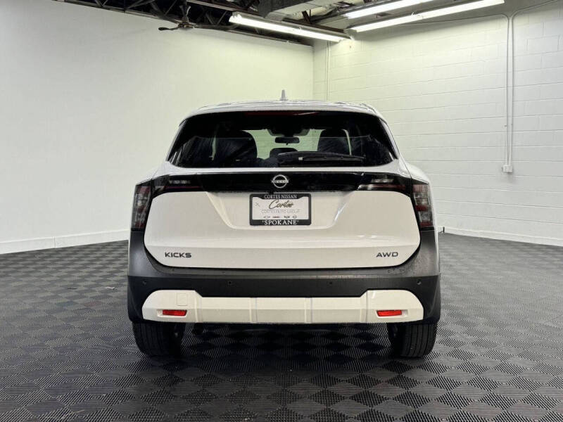 2025 Nissan Kicks SV