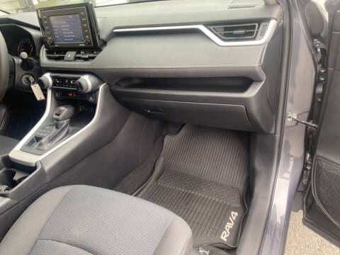 2020 Toyota RAV4 LE