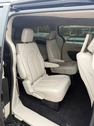 2017 Chrysler Pacifica Touring-L Plus