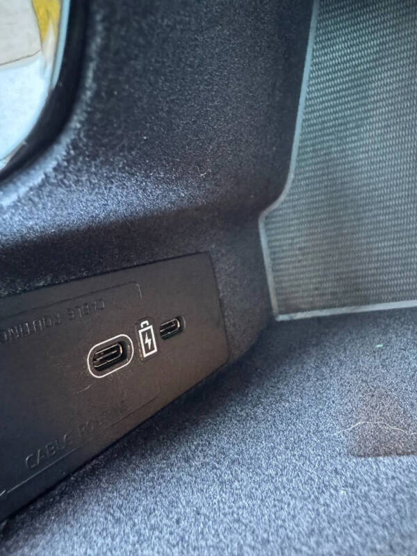 2023 Volvo XC60 B5 Ultimate Bright Theme