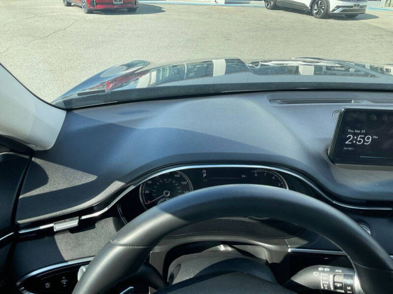 2025 Genesis GV70 2.5T Standard