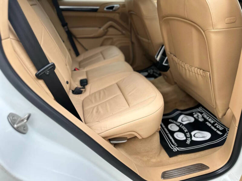 2014 Porsche Cayenne Platinum