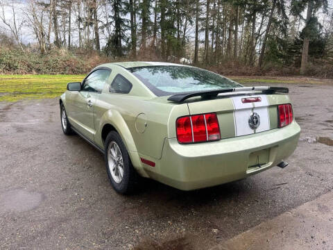 2005 Ford Mustang V6 Deluxe