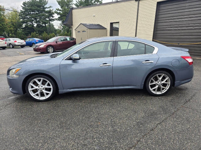 2010 Nissan Maxima for sale at QUEENSGATE AUTO SALES in York, PA