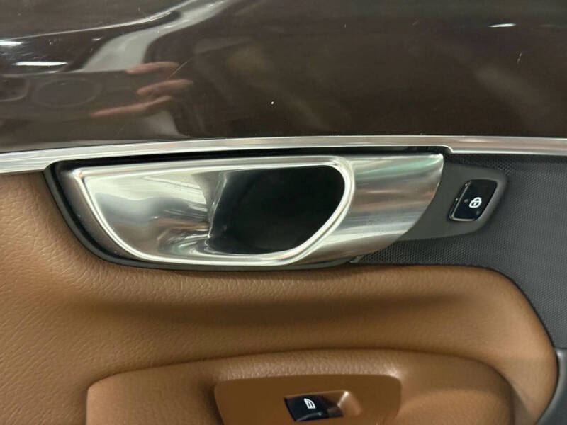 2019 Volvo XC90 T6 Momentum