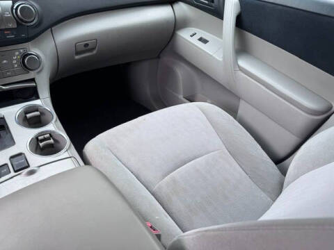 2012 Toyota Highlander SE