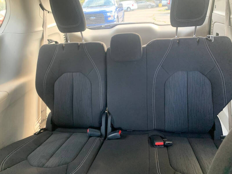 2022 Chrysler Voyager LX