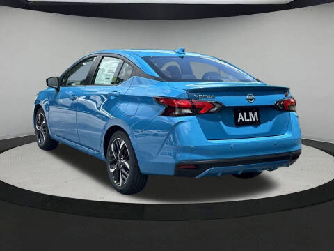 2025 Nissan Versa SR