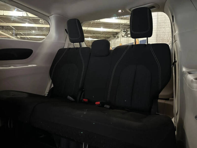 2020 Chrysler Voyager LX