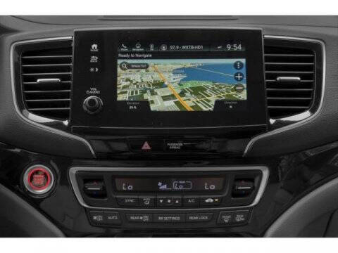 2021 Honda Pilot Touring w/Rear Captain's Chairs