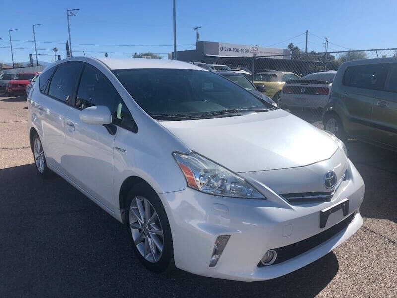 2014 Toyota Prius v Five