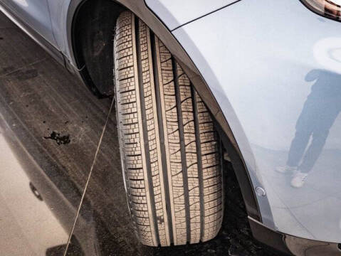 2023 Land Rover Discovery P300 S R-Dynamic