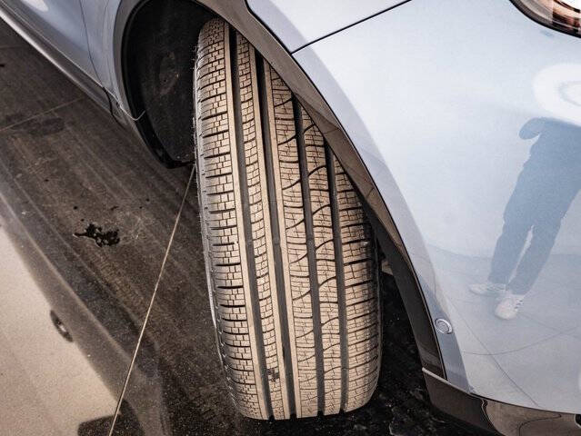 2023 Land Rover Discovery P300 S R-Dynamic