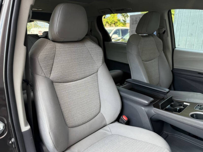 2021 Toyota Sienna LE 8-Passenger