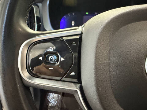 2023 Volvo XC60 B5 Plus Dark Theme