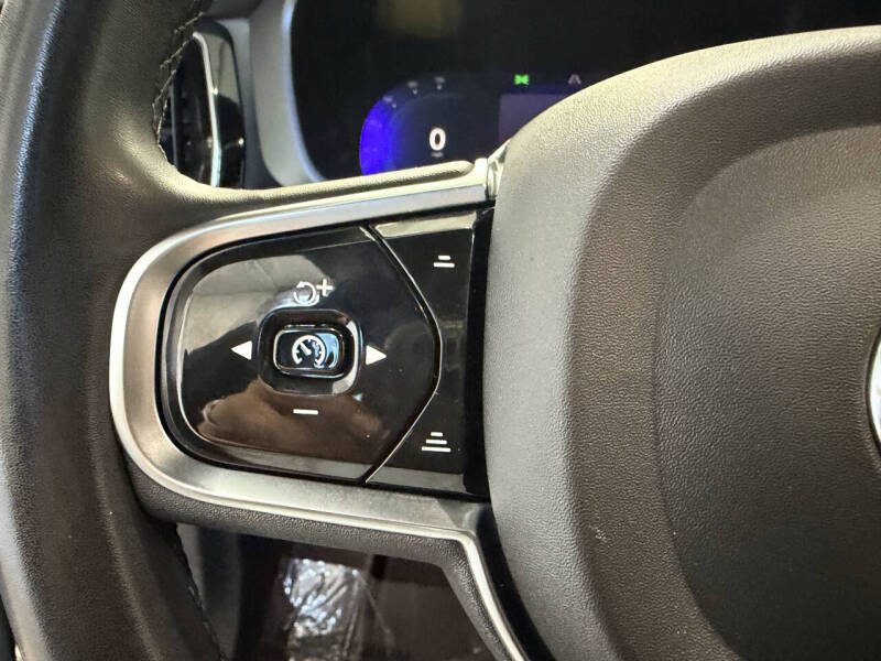 2023 Volvo XC60 B5 Plus Dark Theme