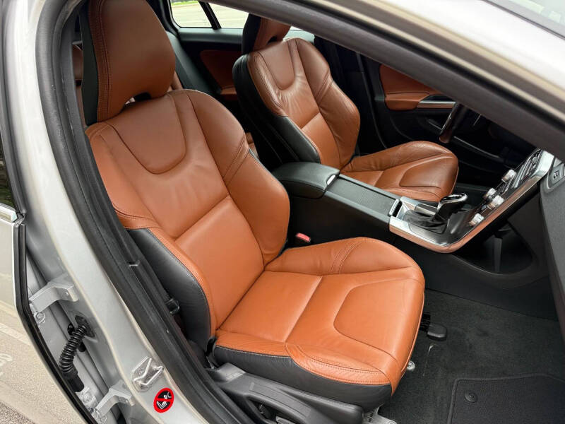 2015 Volvo V60 T5 Drive-E Platinum
