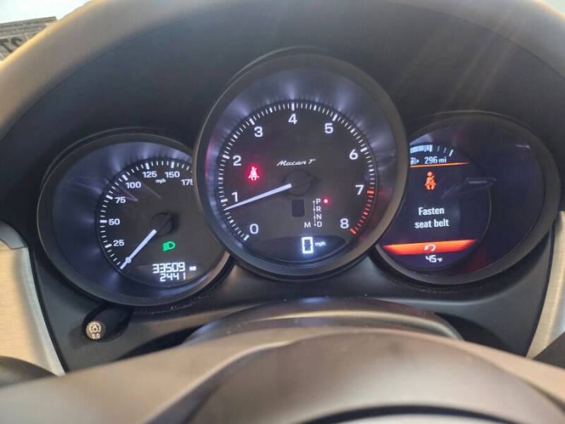 2023 Porsche Macan T