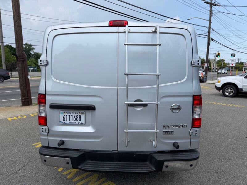 2012 Nissan NV 2500 HD SV