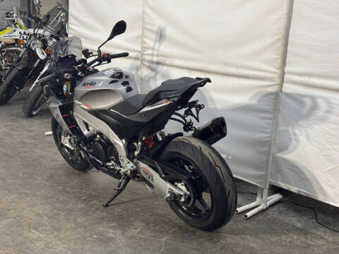 2022 Aprilia Tuono V4