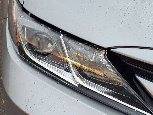 2021 Toyota Camry Hybrid LE