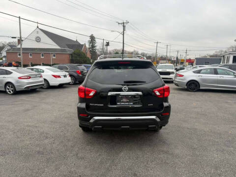 2017 Nissan Pathfinder SV