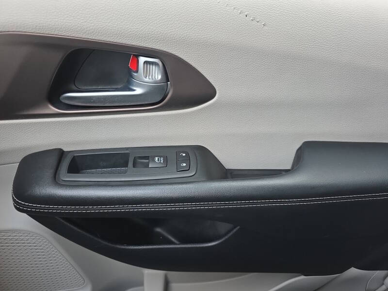 2020 Chrysler Voyager LXi