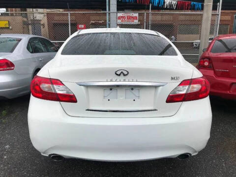 2012 Infiniti M37