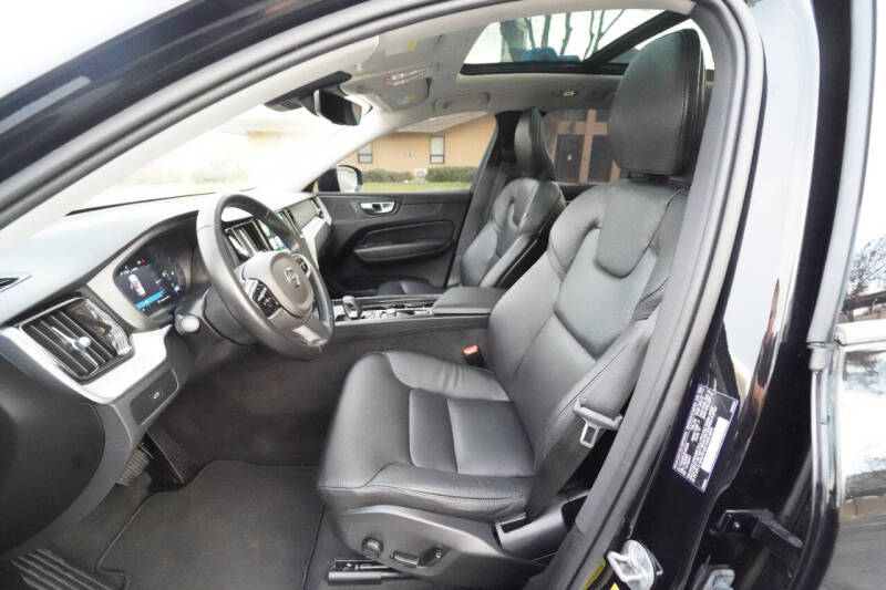 2025 Volvo XC60 B5 Plus Dark Theme