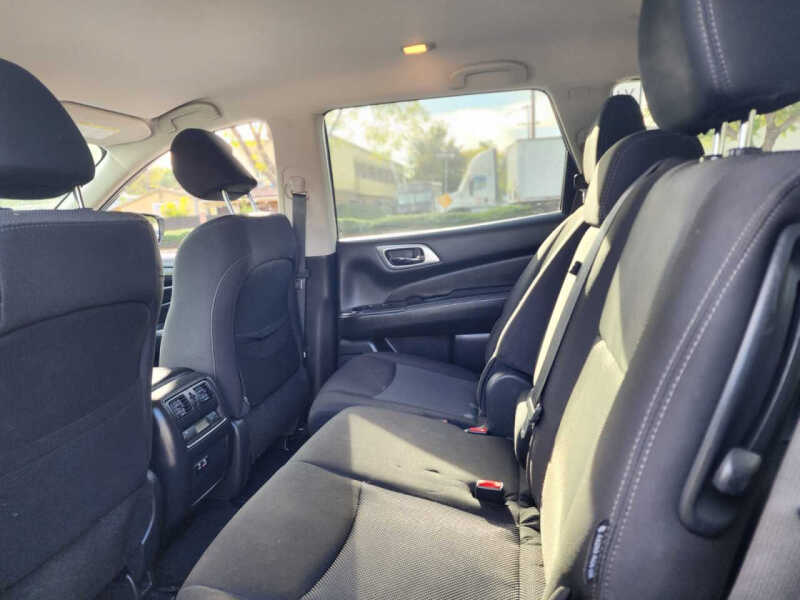2020 Nissan Pathfinder SV