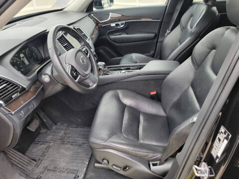 2017 Volvo XC90 T6 Momentum