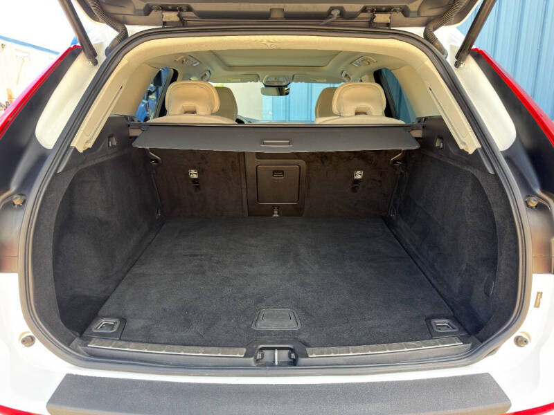 2023 Volvo XC60 B5 Plus Bright Theme