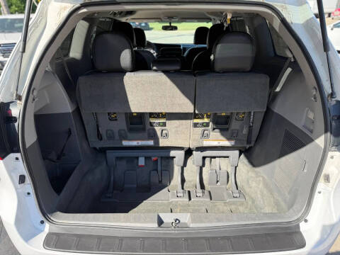 2017 Toyota Sienna LE 8-Passenger