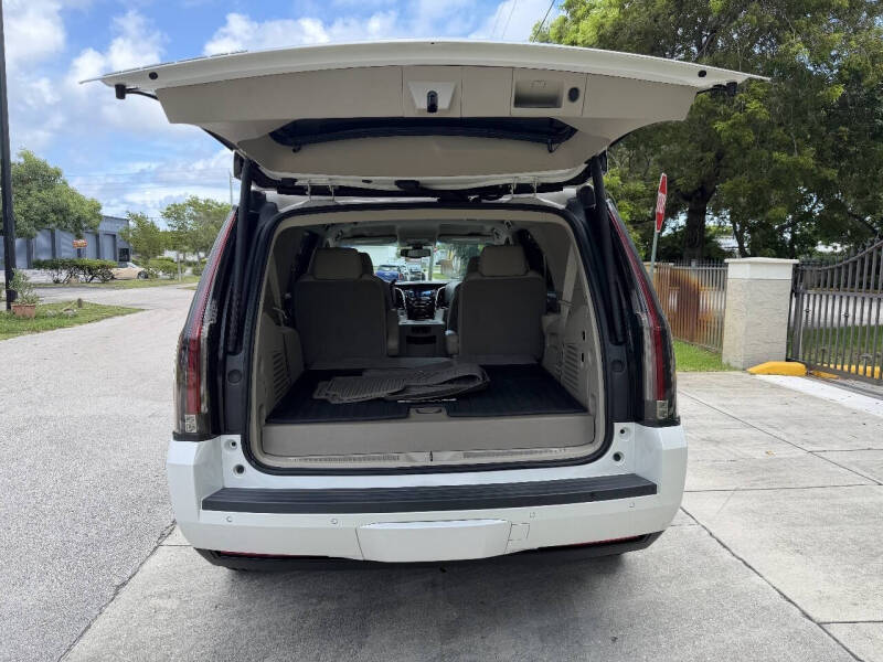 2017 Cadillac Escalade Standard
