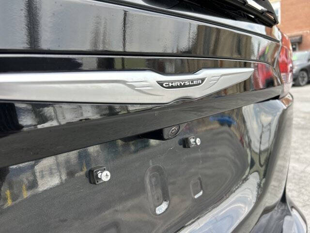 2023 Chrysler Voyager LX