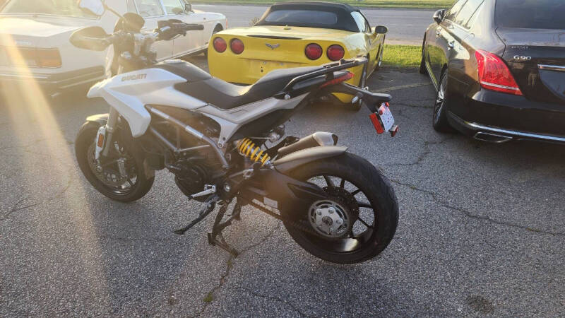 2013 Ducati HYPERMOTARD 821